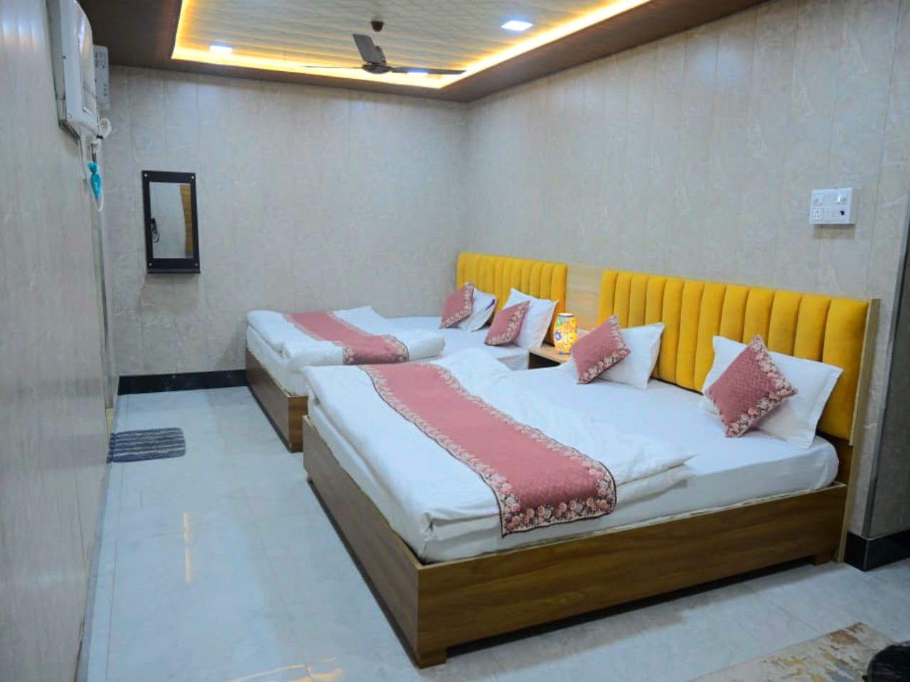 deluxe double bedroom in Ayodhya